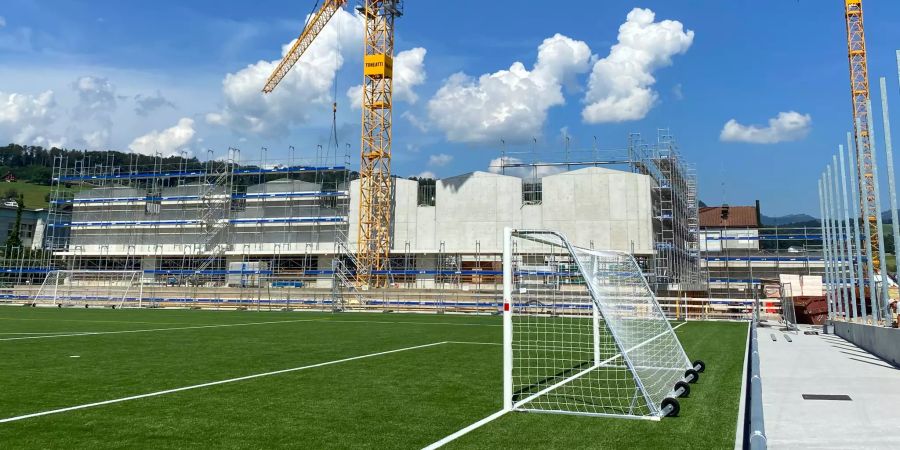 2021 Im Bau: Die Sportanlagen in Eschenbach (SG) mit Dreifachturnhalle.