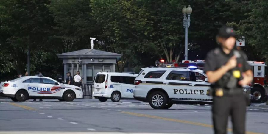 Die Polizei sichert die Zufahrtswege zum Weissen Haus ab. Foto: Patrick Semansky/AP/dpa