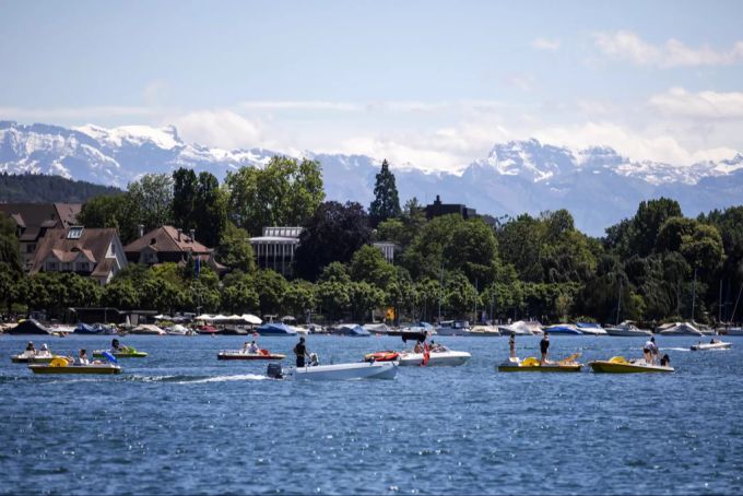 Auf dem Zürichsee ist dank des schönen Wetters viel los. (Symbolbild) Zürichsee