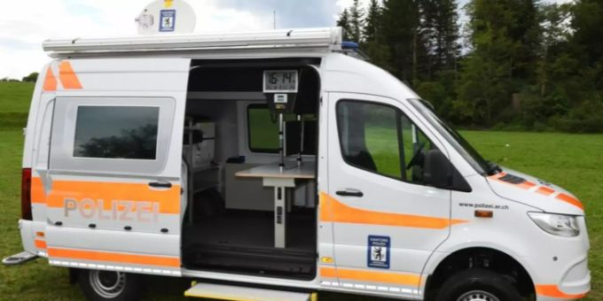 Herisau AR - Ausserrhoder Polizei erhält High-Tech-Einsatzleitfahrzeug