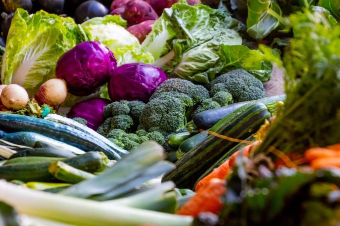 Beim Einkaufen werden wir dazu verleitet, mehr als benötigt einzukaufen. Viel Gemüse