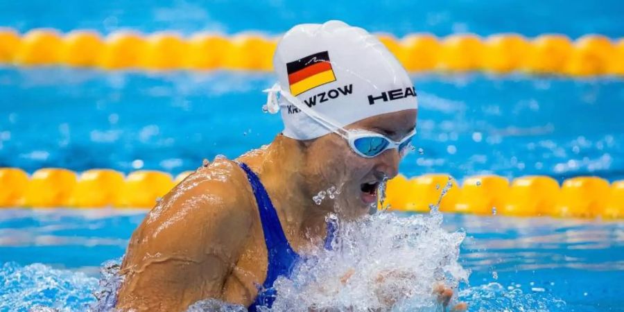 Die sehbehinderte Para-Schwimmerin Elena Krawzow schwamm Weltrekord über 50 Meter Brust. Foto: Jens Buettner/dpa-Zentralbild/dpa