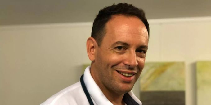 Markus Frey arbeitet als Facharzt für Innere Medizin in Wallisellen. Wallisellen Covid-19