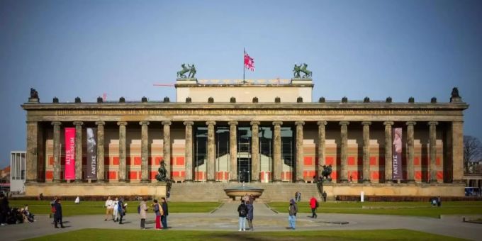 Das Alte Museum hinter dem Lustgarten auf der Berliner Museumsinsel. (Archivbild) Das Alte Museum hinter dem Lustgarten auf der Berliner Museumsinsel. Foto: Jens Kalaene/dpa-Zentralbild/ZB