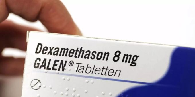 Ein Wirkstoff aus der Gruppe der Kortikosteroide ist Dexamethason. Analysen zeigten, dass es die Sterberate bei bestimmten Covid-19-Patienten vermindern kann. Foto: Oliver Berg/dpa Coronavirus