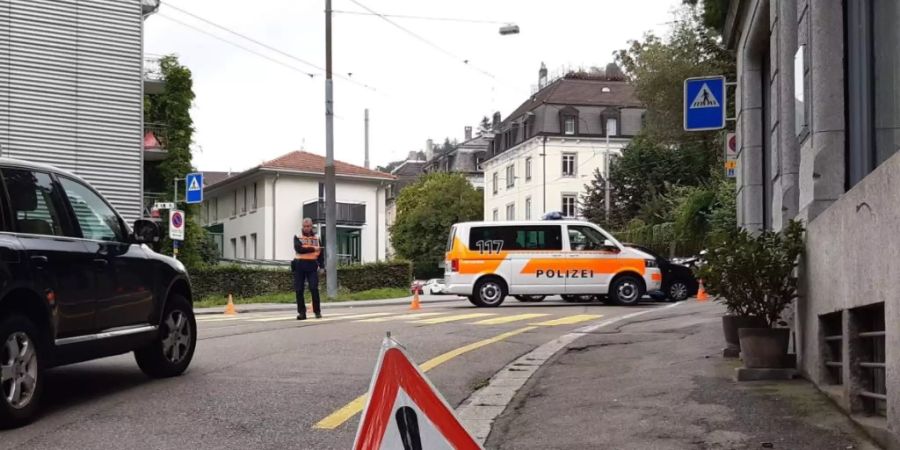 An der Speicherstrasse in St. Gallen kam es am Mittwochmittag nach einem Gewaltdelikt in einer Wohnung zu einem Schusswaffeneinsatz durch die Stadtpolizei.