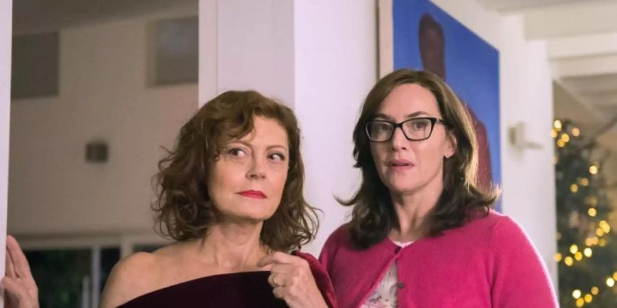 Mutter und Tochter: die todkranke Lily (Susan Sarandon, l) und Jennifer (Kate Winslet). Foto: LEONINE Distribution GmbH/dpa