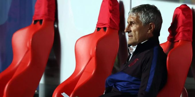 Der 61-jährige Quique Setién ist beim FC Barcelona erst seit einem halben Jahr im Amt. FC Barcelona