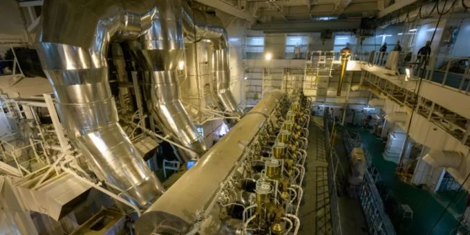 Blick ins Innere des Containerschiffs Blick ins Innere des Containerschiffs