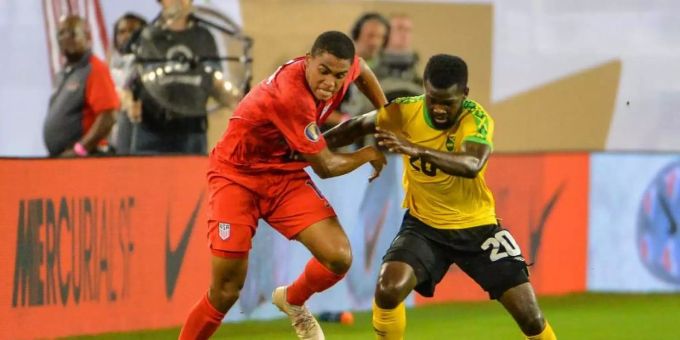 Erhielt wegen seiner Fankritik Morddrohungen: US-Profi Reggie Cannon (l). Foto: Kevin Langley/CSM via ZUMA Wire/dpa MLS