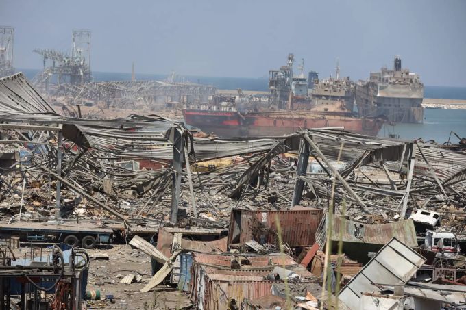 Der Hafen von Beirut nach der Explosion. Beirut harbor area