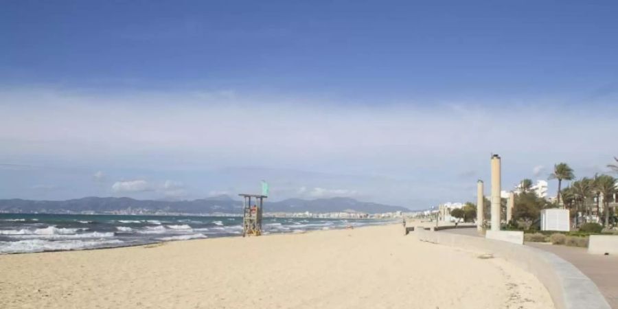 Von Herbstferien ist auf Mallorca kaum etwas zu sehen. Die meisten Hotels sind zu, der Strand ist leer. Foto: Mar Granel Palou/dpa