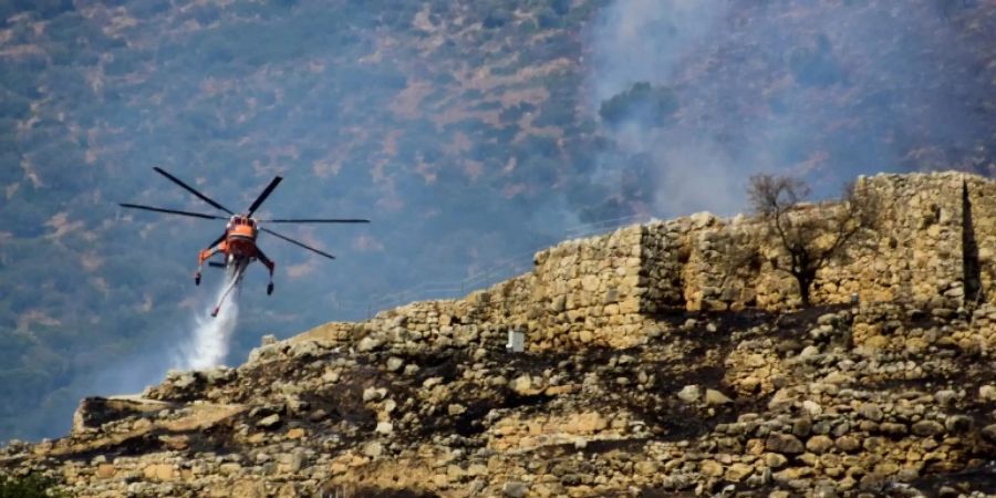 Löschhubschrauber in Mykene