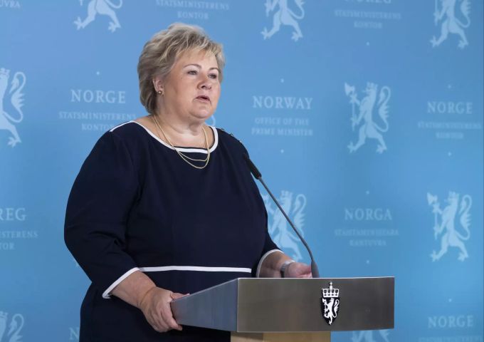 Die norwegische Premierministerin Erna Solberg bei einer Pressekonferenz zum Coronavirus. Virus Outbreak Norway