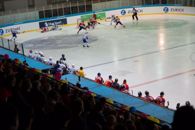 Der EHC Dübendorf geht als Verlierer vom Feld. EHC Dübendorf