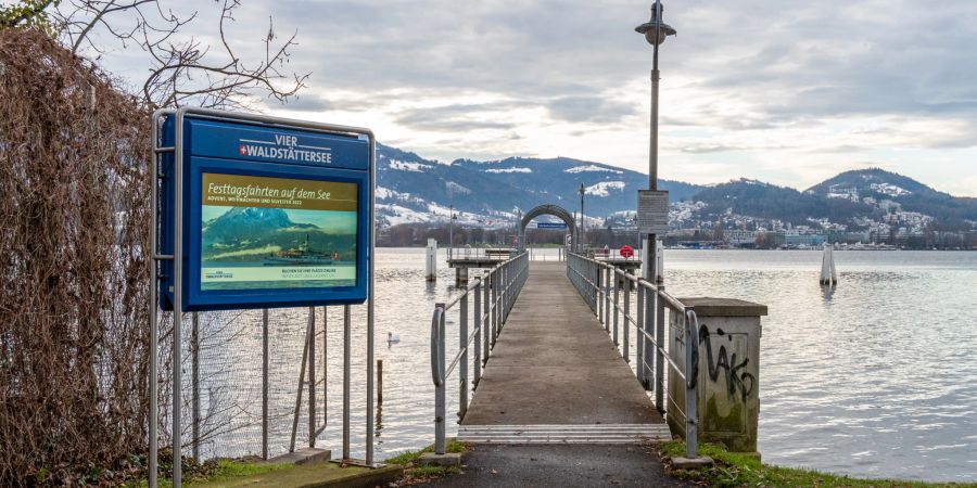 Der Schiffsteg vom Verkehrshaus-Lido in der Stadt Luzern.