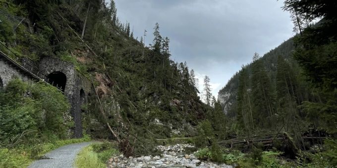 Der Familienvater wurde mittelschwer bei dem Unfall verletzt. Davos GR Unfall
