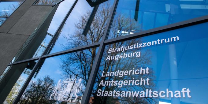 Am Landgericht Augsburg wurde über das Schicksal eines 61-jährigen Anästhesisten entschieden. landgericht augsburg Anästhesist hepatitis c