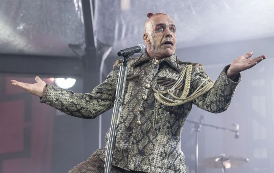 Till Lindemann streitet jedoch weiterhin jegliche Vorwürfe der Sexualdelikte ab.