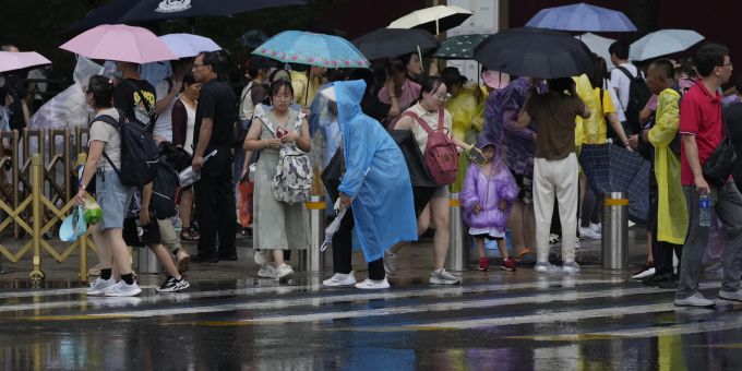 In Peking schüttet es seit Tagen wie aus Kübeln. China Daily Life Weather