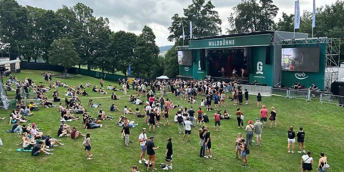 Bern - Festival-Fans nehmen den Berner Gurten in Beschlag