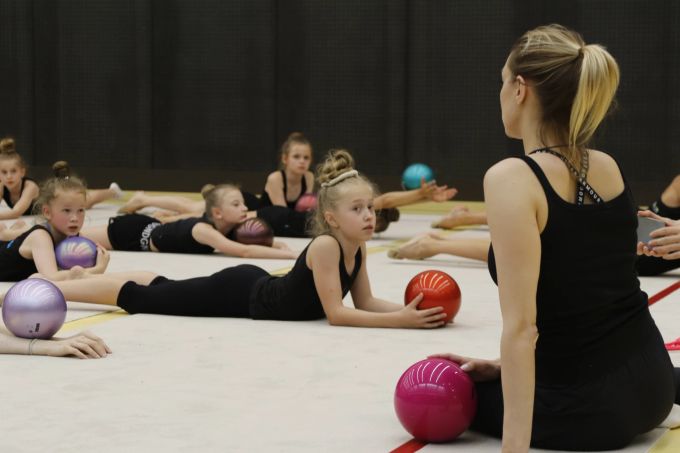 Die Gymnastinnen lauschten den Anweisungen von Evgeniya Kanaeva gespannt zu. Evgeniya Kanaeva Masterclass