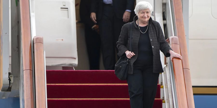 US-Finanzministerin Janet Yellen kommt in Peking an. Foto: Mark Schiefelbein/AP POOL/AP/dpa