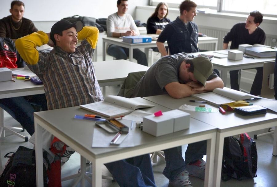 Gegen Ende der obligatorischen Schulzeit müssen sich Schülerinnen und Schüler für ihren weiteren Werdegang entscheiden.