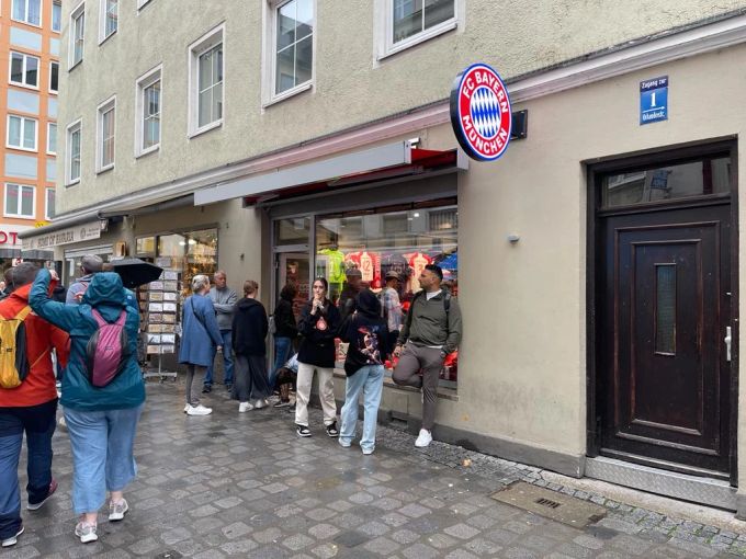 In den Fanshops von Bayern München wird man weiterhin ein Shirt von Yann Sommer kaufen können. Bayern München