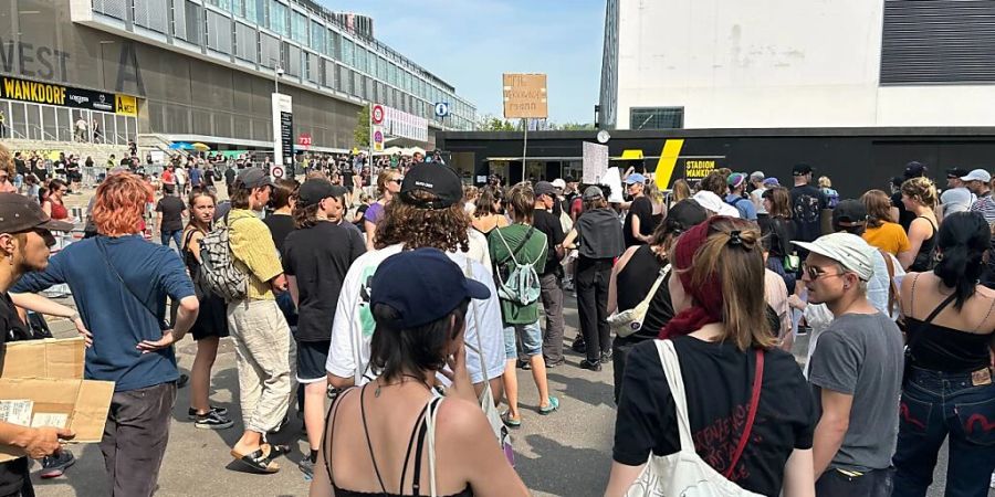 100 Personen demonstrieren am Samstag gegen das Konzert von Rammstein in Bern.