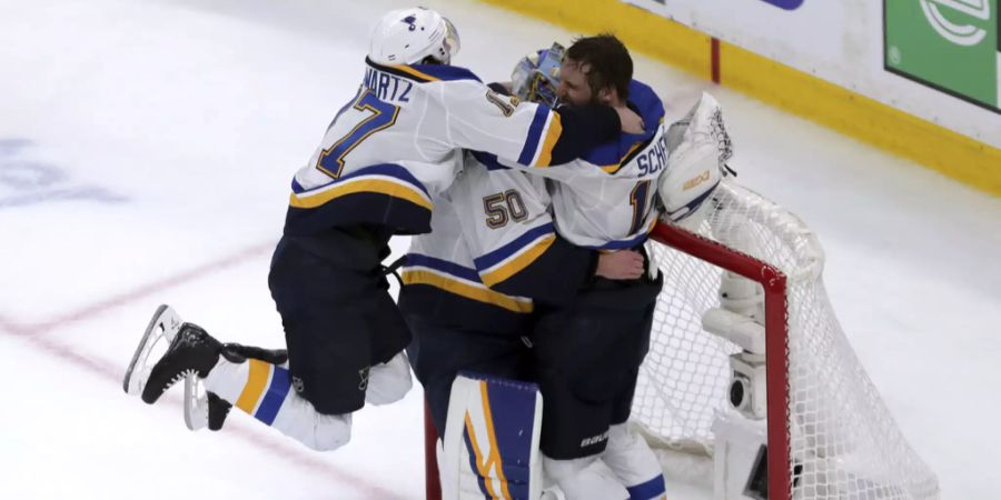 Die Stars de rSt. Louis Blues zeigen sich überglücklich über den Gewinn des Stanley Cup.