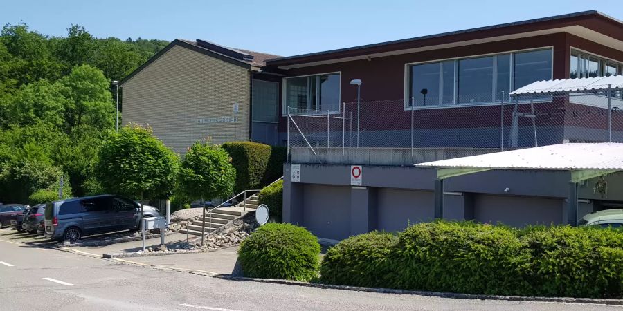 Primarschulhaus Gsteig, Lufingen.