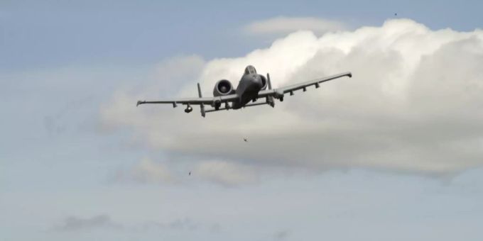 Ein Kampfflugzeug des Modells A-10 Thunderbolt II. A-10 Thunderbolt II