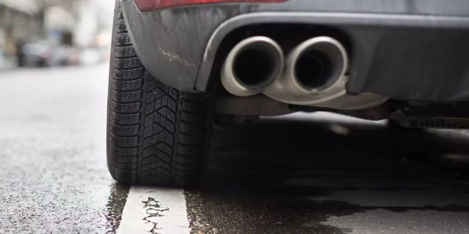 Wegen der steigenden Anzahl Allradfahrzeuge steigen in der Schweiz die CO2-Emissionen der Neuwagen. (Symbolbild) Wegen der steigenden Anzahl Allradfahrzeuge steigen in der Schweiz die CO2-Emissionen der Neuwagen. (Symbolbild)