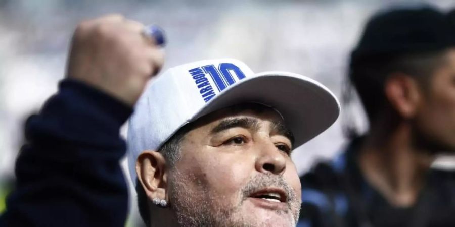 Die argentinische Fussball-Legende Diego Maradona kann die Niederlage nicht verhindern. Foto: Marcos Brindicci/AP