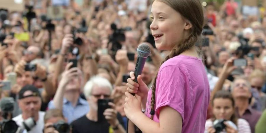 «Wir werden nie aufhören», sagte die 16-jährige Klima-Aktivistin Greta Thunberg bei einer Klimakundgebung in Berlin. Foto: Paul Zinken