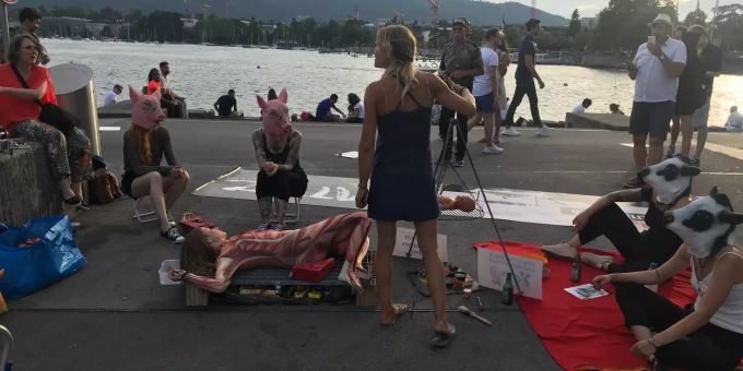 Die Tierrechtsgruppe grilliert einen Menschen in Zürich. tierleid