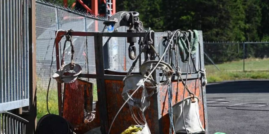 Die abgestürzte Wartungsgondel neben dem Sendeturm auf dem Hohen Meissner. Foto: Uwe Zucchi