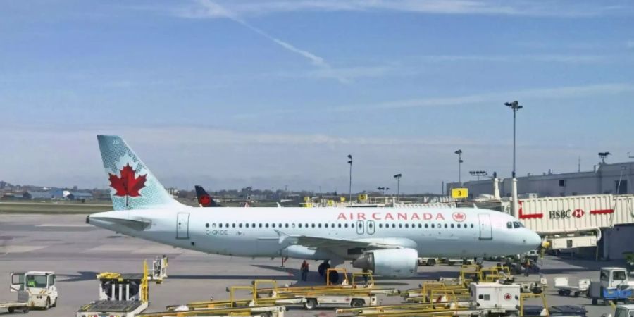 Air-Canada-Flugzeug am Flughafen von Montréal