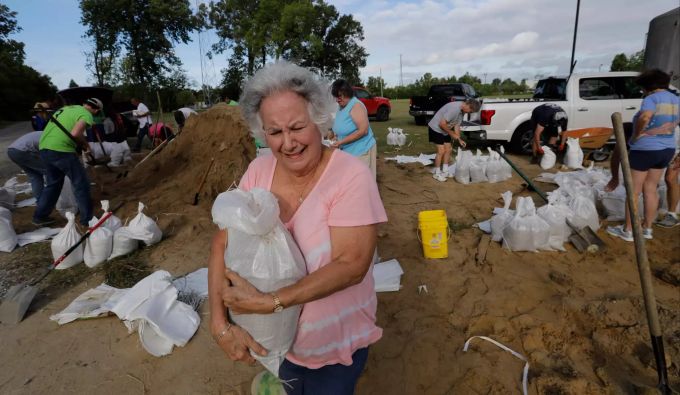 Der US-Bundesstaat Louisiana rüstet sich für einen schweren Tropensturm. Tropensturm vor US-Golfküste