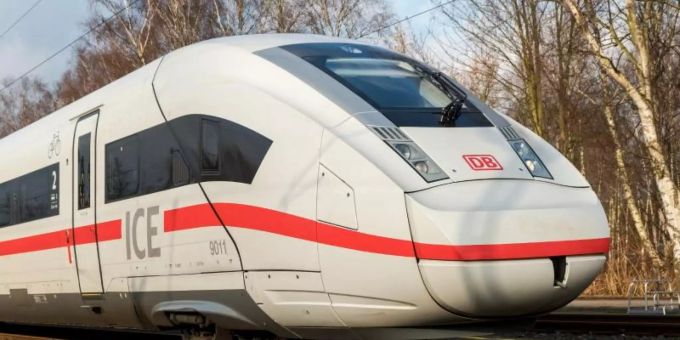 Berlin/München - Deutsche Bahn nimmt wieder ICE-4-Züge ab