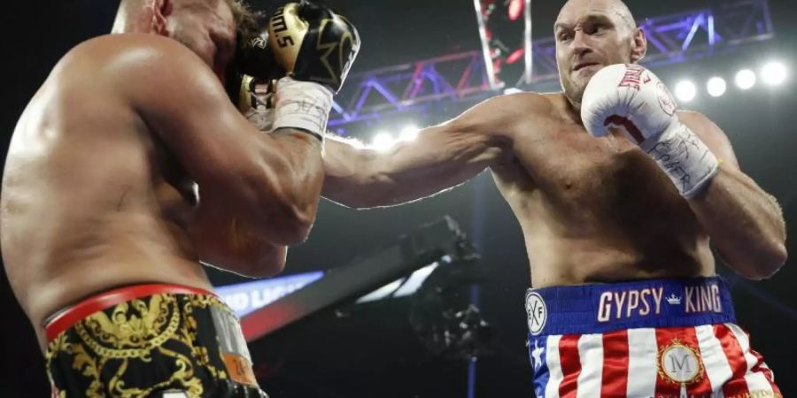 Der Kampf von Tom Schwarz (l) gegen Tyson Fury war früh beendet. Foto: John Locher/AP