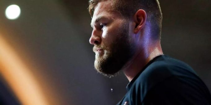 Tom Schwarz kämpft in Las Vegas gegen Tyson Fury. Foto: John Locher/AP Tom Schwarz kämpft in Las Vegas gegen Tyson Fury. Foto: John Locher/AP