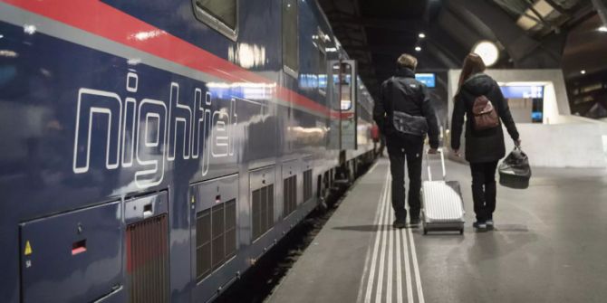 Menschen in SBB Bahnhof