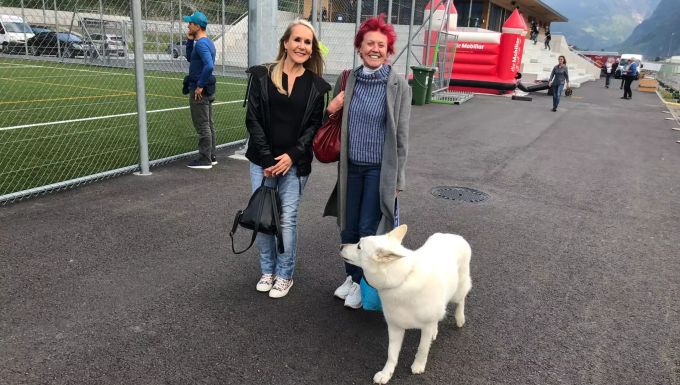 Ester Eberle (l.) und Heliane Canepa mit FCZ-Hündin Kooki waren auch vor Ort. FCZ