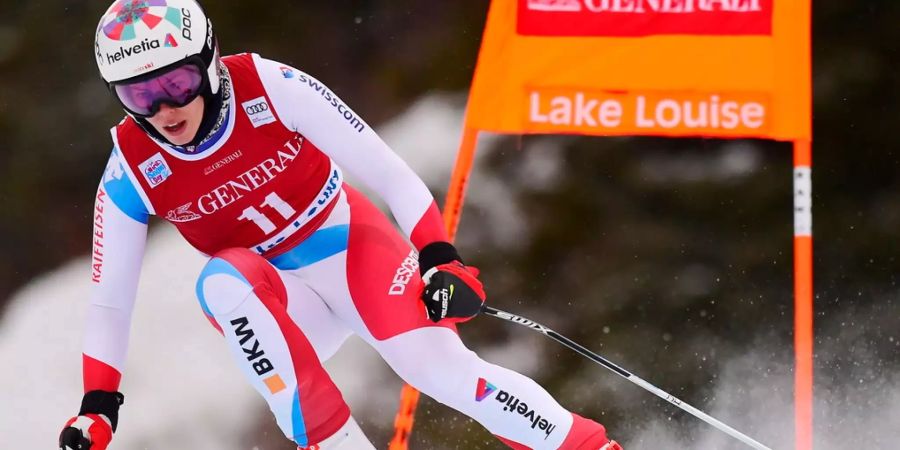 Michelle Gisin trainiert auf der Strecke von Lake Louise (CAN).