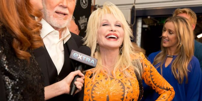 Dolly Parton beim Abschiedskonzert von Kenny Rogers.