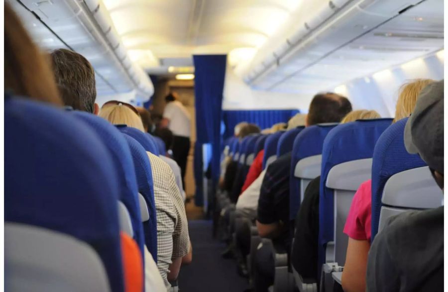 Sitz an Sitz und Reihe nach Reihe: Im Flugzeug können auch die Funken sprühen, Pixabay.