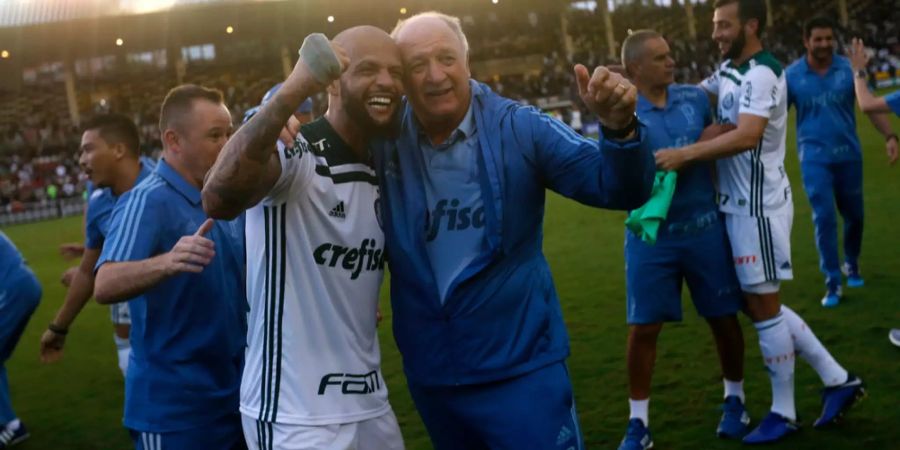 Felipe Scolari feiert zusammen mit seinem Spieler Felipe Melo den Gewinn der brasilianischen Meisterschaft.