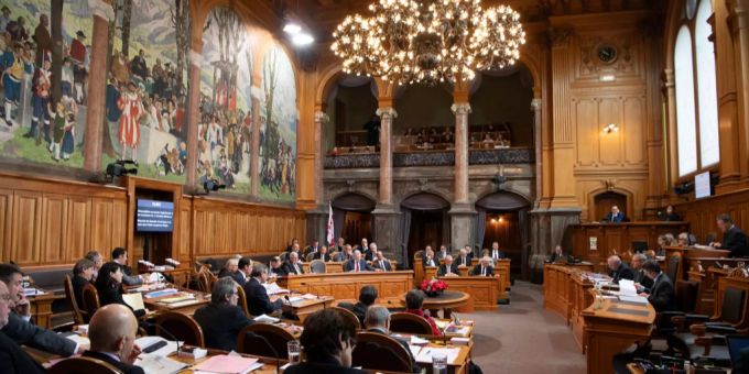 Der Ständerat sagt mit 33 zu 1 Stimme und 3 Enthaltungen Ja zum Abkommen. Ständerat während einer Session.